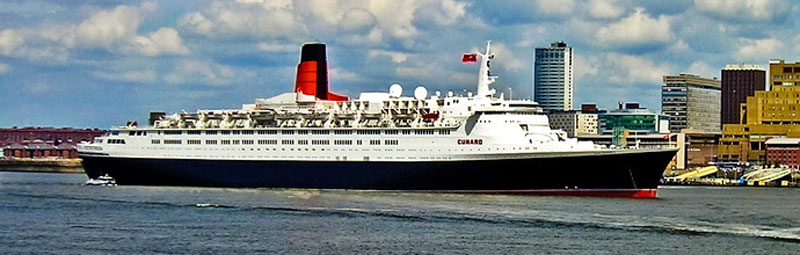 QE2 in Liverpool, 2004