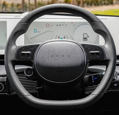 Ioniq steering wheel with 4 dots