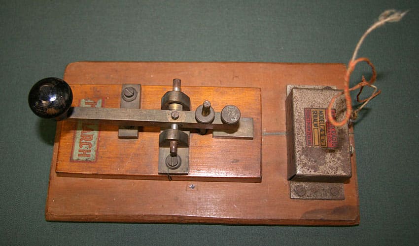 Monarch telegraph key with Akrad practice buzzer