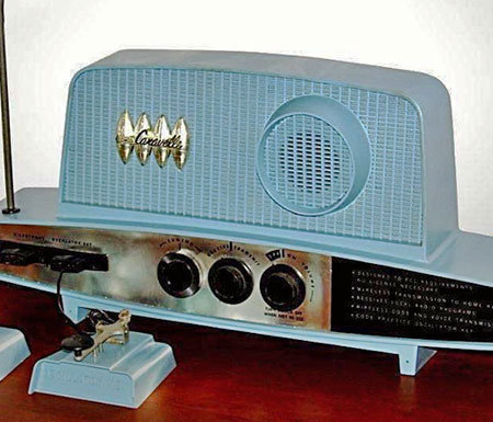 Toy radio transmitter with Morse key