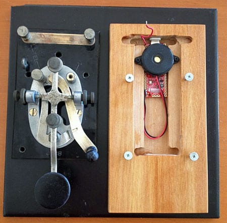 ZL1MRT mousekey showing tiny transmitter built into the wooden base
