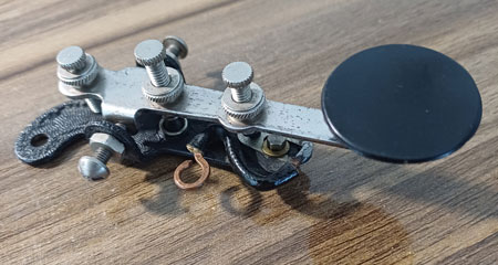 Straight key for attachment to the side of a Morse Flash Key bug