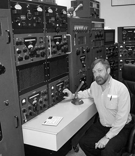 Neil ZL1NZ/VE3NGS at the Collins KW-1 station of the Hammond Radio Museum in 2011