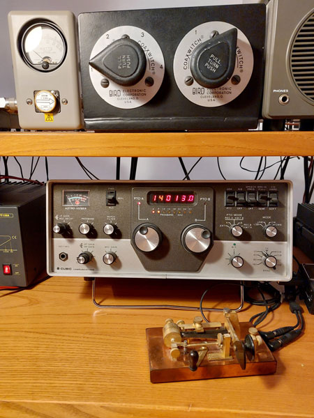 Mecograph key and Astro 102BXA at IK4EWX