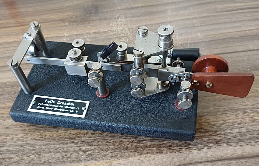 Semi-automatic key by Felix Drescher, similar to Vibroplex Lightning bug