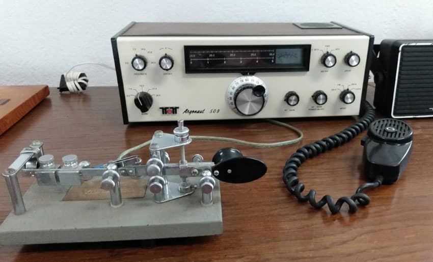 W5ESE home station with Ten Tec 509 and Vibroplex Lightning bug