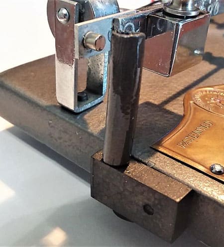 Reed switch upgrade for a bug key's dit contacts.