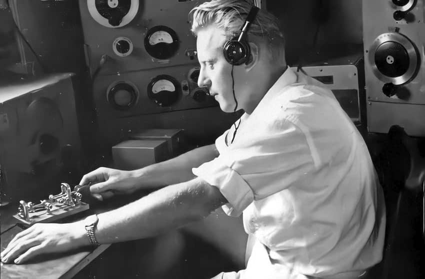 R/O Arne Ulvang at work with his Vibroplex Original on SS Congo LNXT in the 1950s