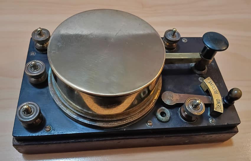 "A double-current telegraph key by H White & Co, 1918