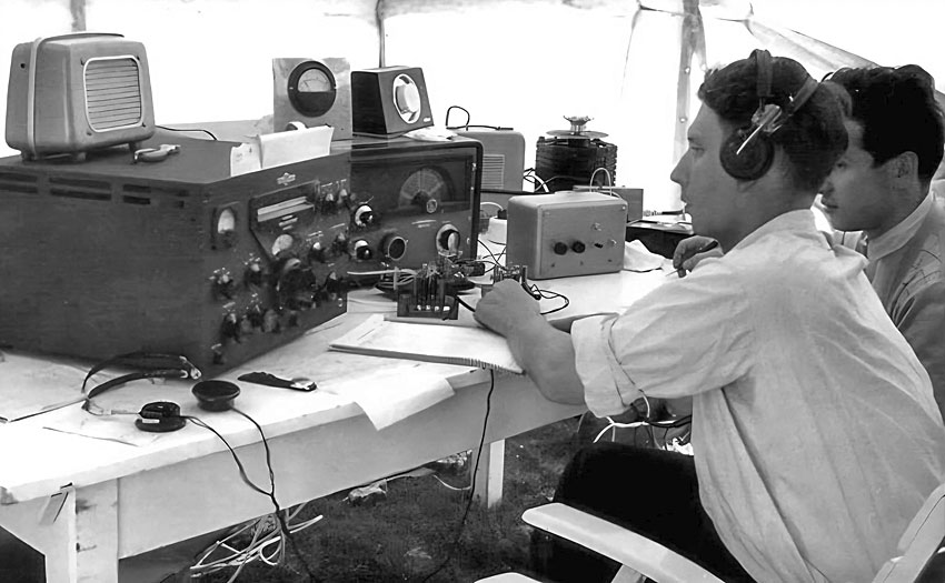 2 radio hams operating CW during Field Day in Germany, 1960, with a Collins 75A-4 receiver and Hallicrafters HT-32 transmitter